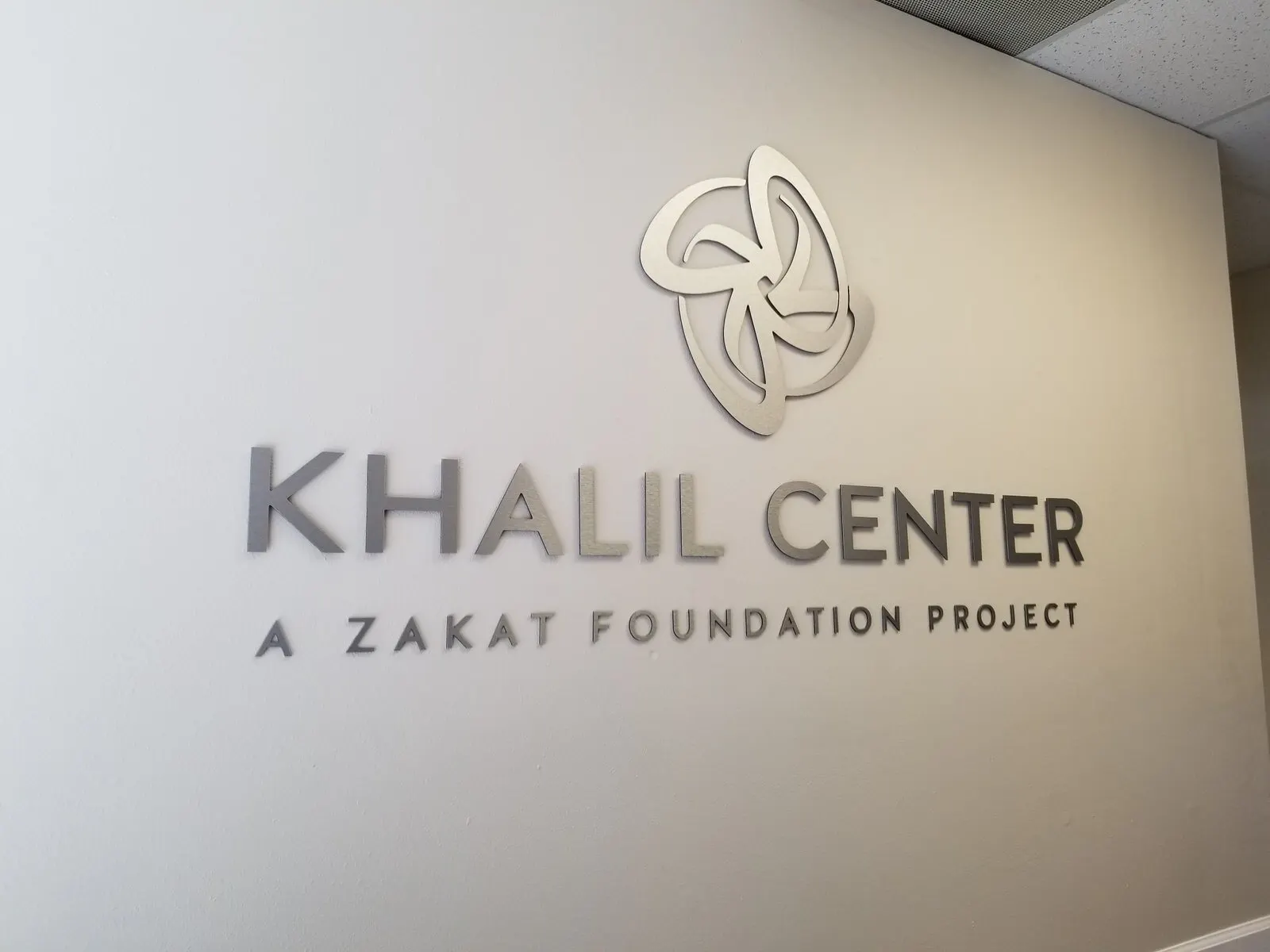 Dimensional letters and logo mark.