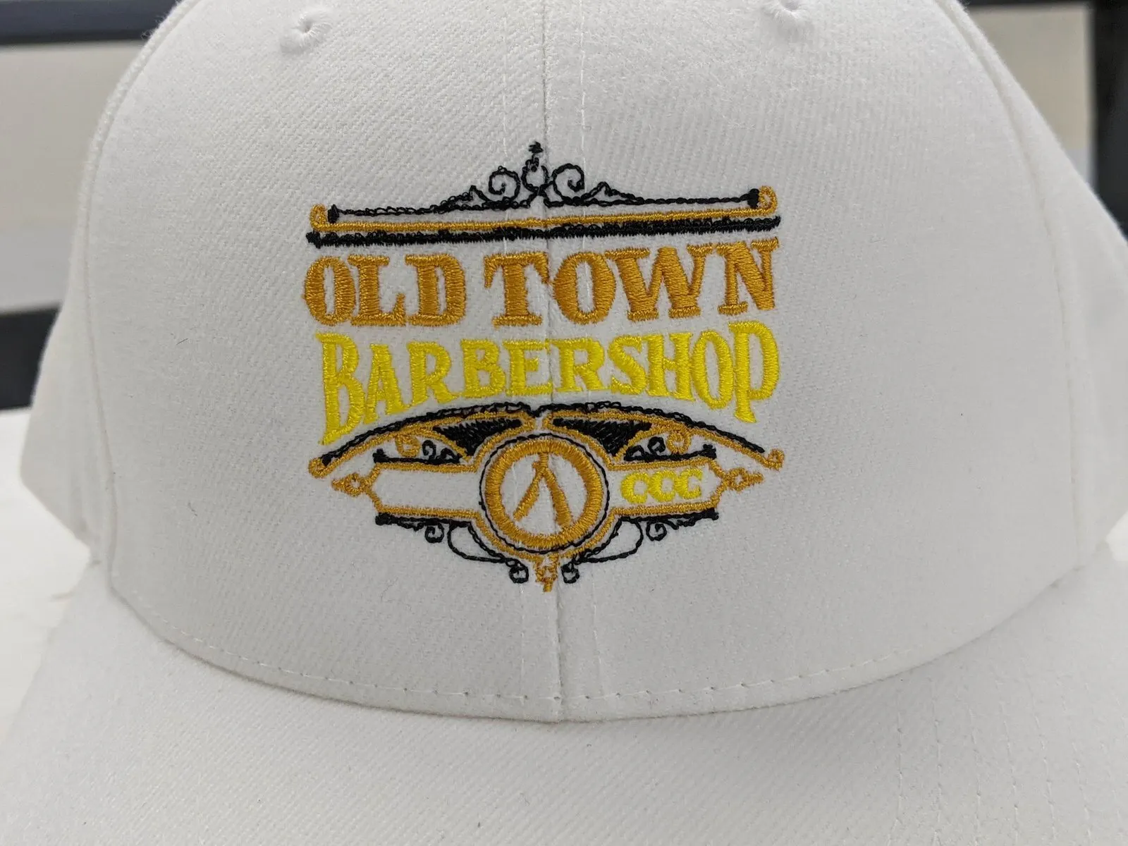 Multi-colour embroidered logo.